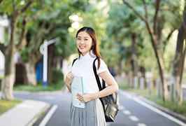 在校学生