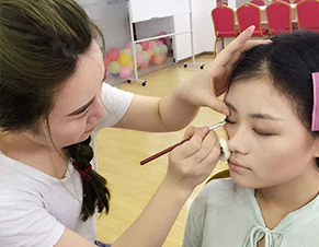 练习化妆