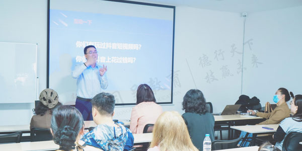 老师上课图片